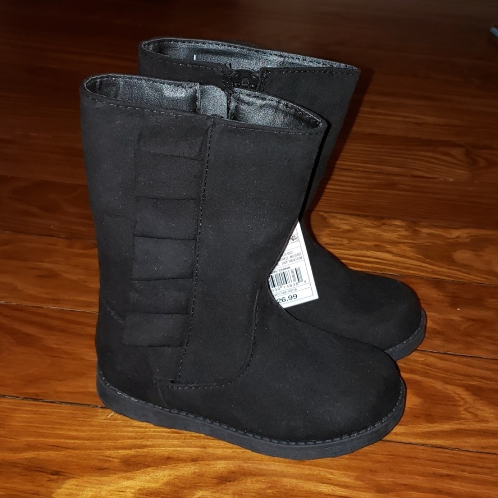 4 for 20. Must bundle. Black boots